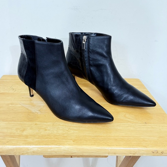 White House Black Market Low Ankle Boot 5" Zip Side Kitten Heels Bootie 9.5 M - Picture 4 of 10